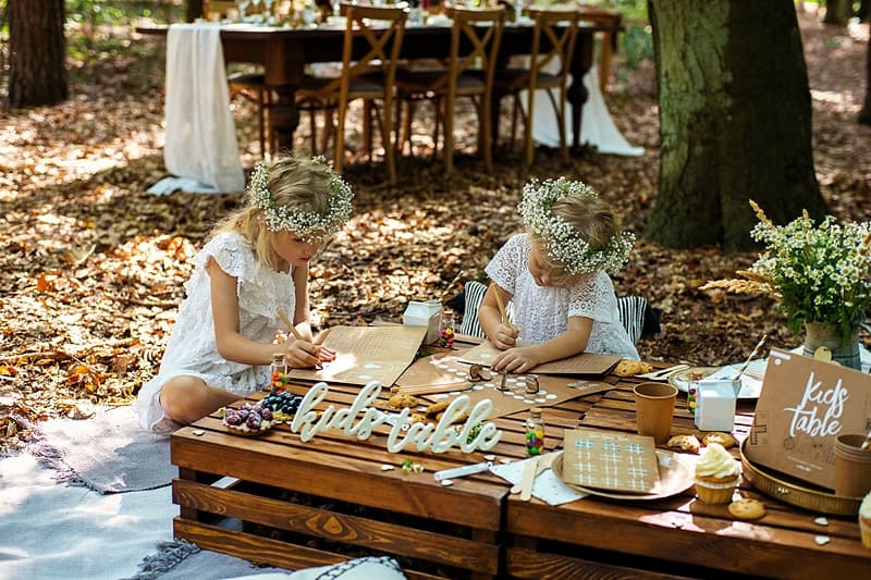 Enfants s'amusant lors d'une fête
